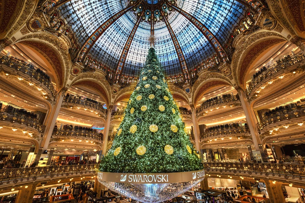 Where to See the Prettiest Christmas Decorations in Paris