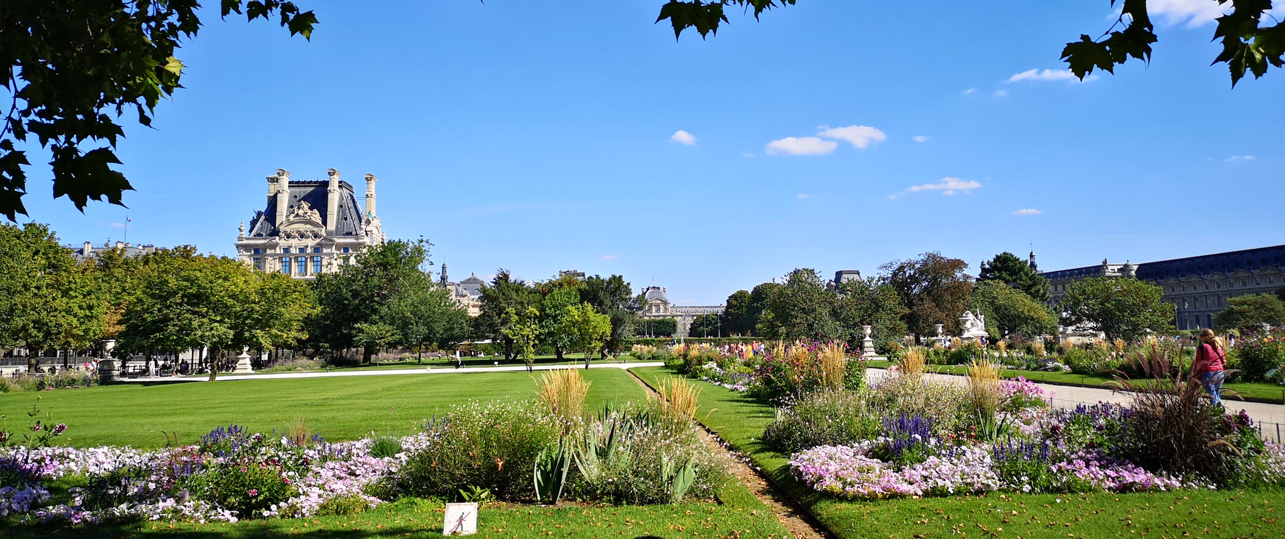 french-revolution-walking-tour-in-family-private-meet-the-locals