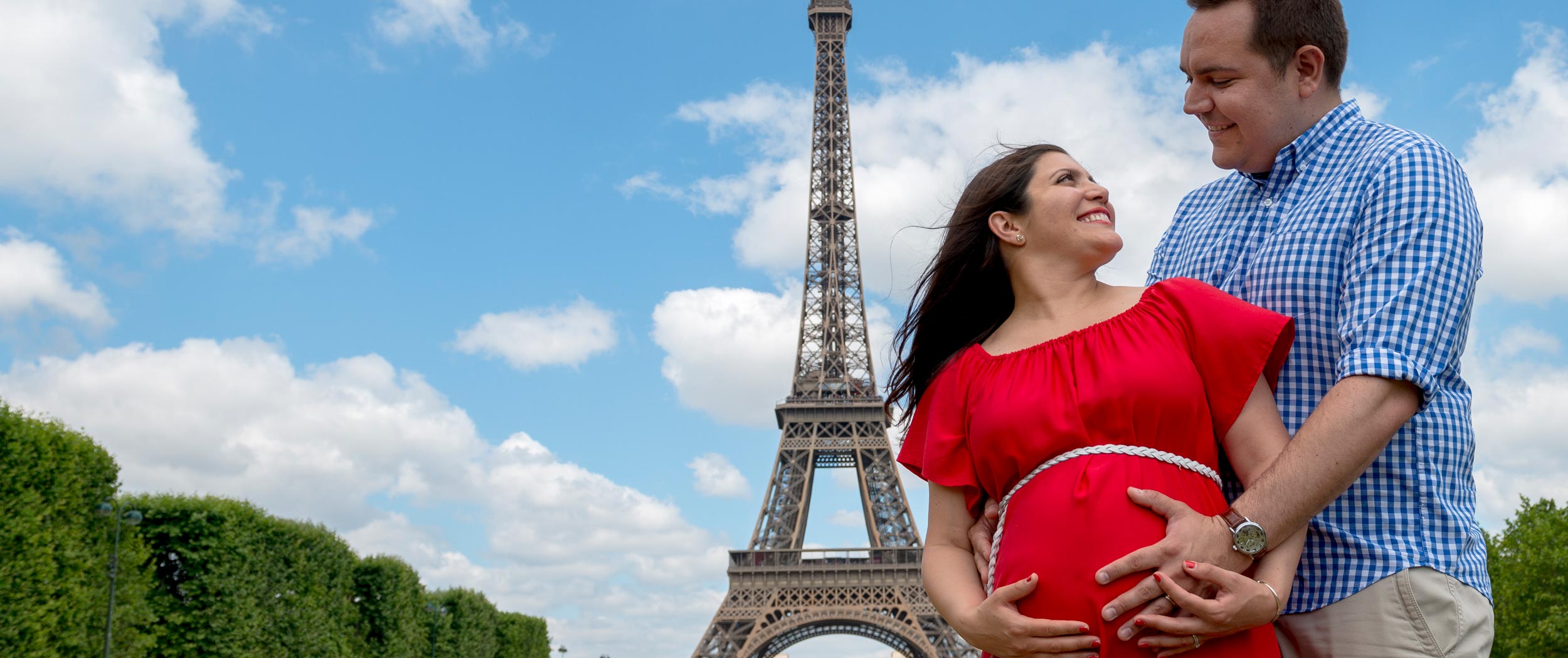 Eiffel tower Family photo shoot in private - Meet the Locals for families