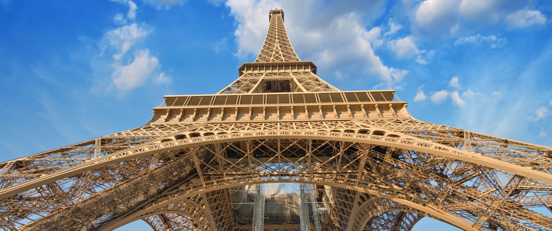 tour-eiffel-teenagers-experience-with-side-car-ride