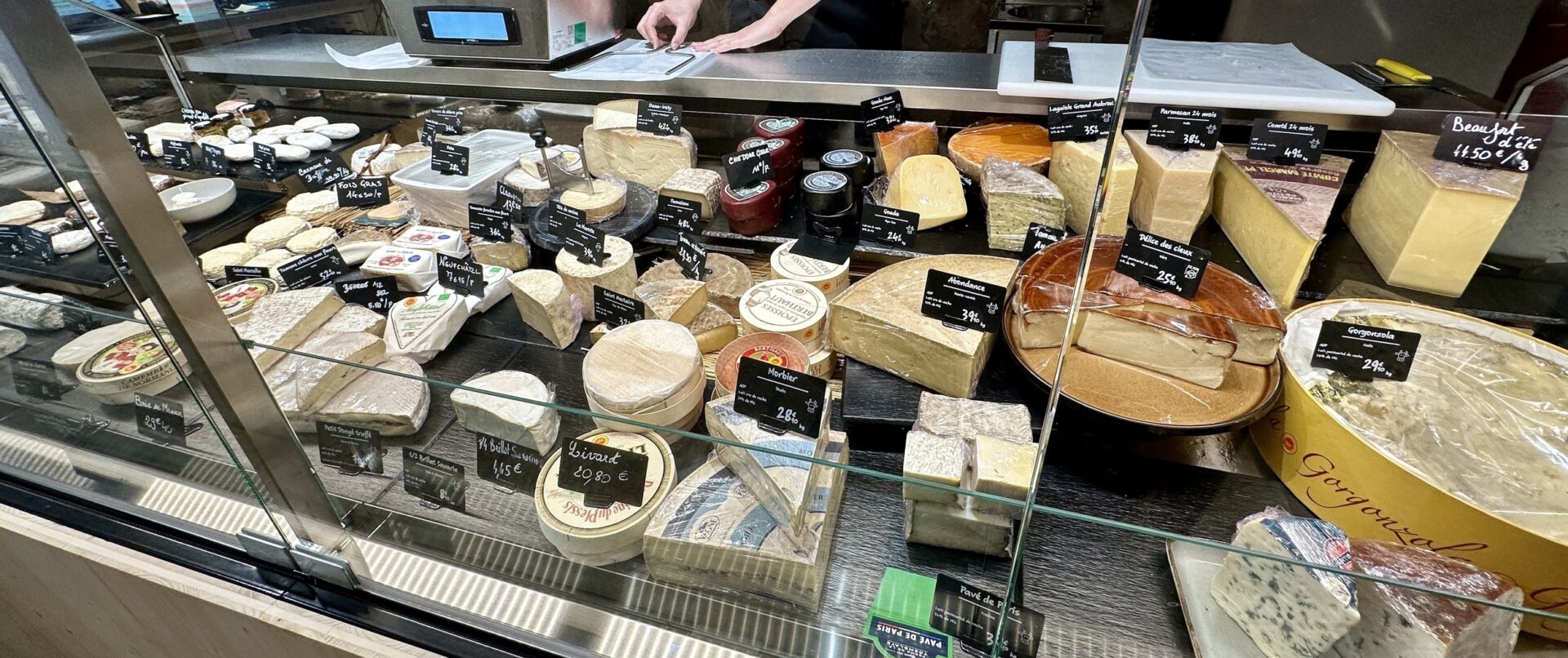 family-food-tour-paris-cheese