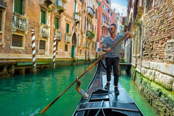 venice-family-tour-gondola