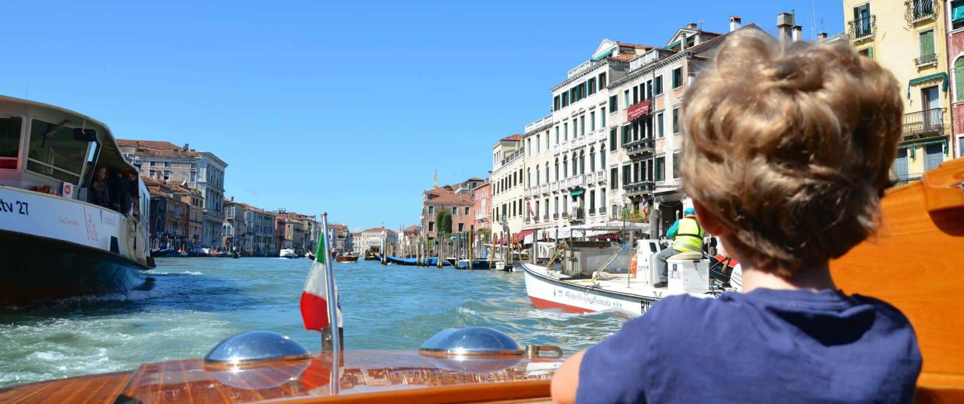 grand-canal-private-cruise-family-tour