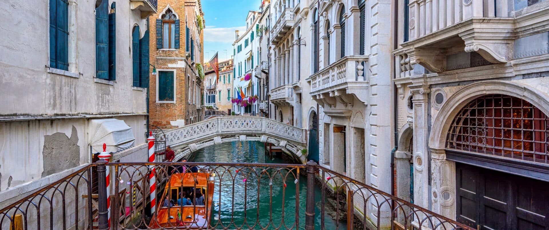 grand-canal-private-cruise-for-kids