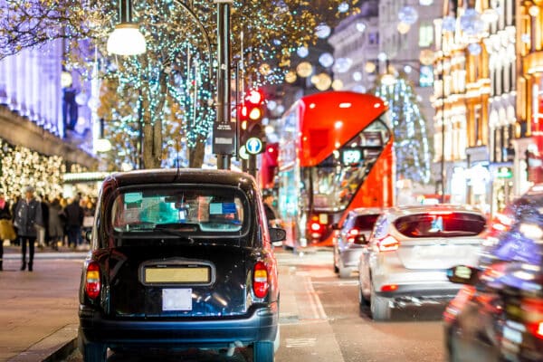 christmas-lights-black-cab-tour-london