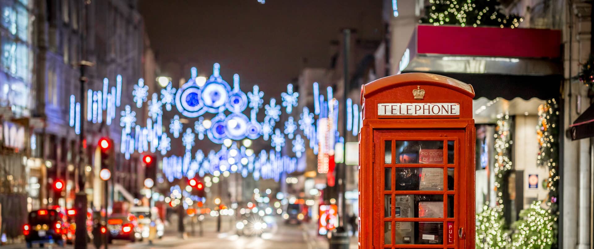 christmas-lights-walking-tour-london-cabin