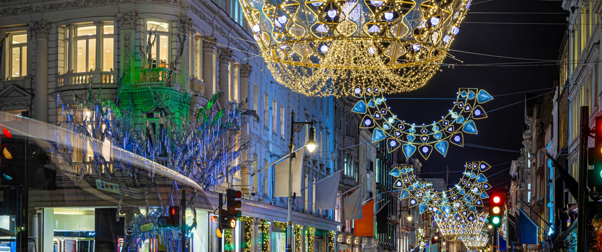 christmas-lights-walking-tour-london-private-family